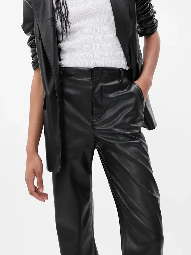 Pantaloni larghi in pelle vegana a vita media