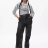 Pantaloni larghi in pelle vegana a vita media
