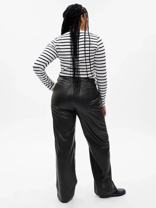 Pantaloni larghi in pelle vegana a vita media