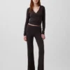 Pantaloni svasati moderni a costine larghe