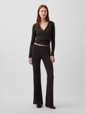 Pantaloni svasati moderni a costine larghe