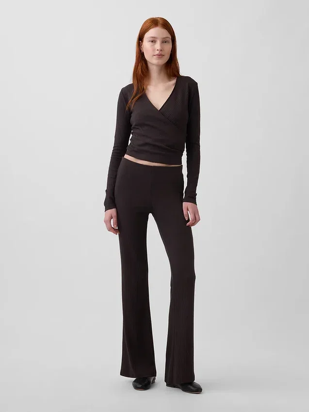 Pantaloni svasati moderni a costine larghe