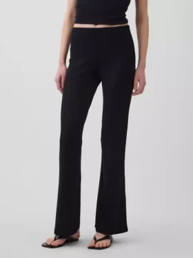 Pantaloni svasati moderni a costine larghe