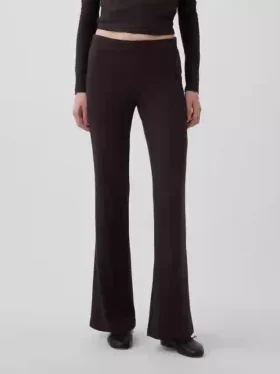 Pantaloni svasati moderni a costine larghe