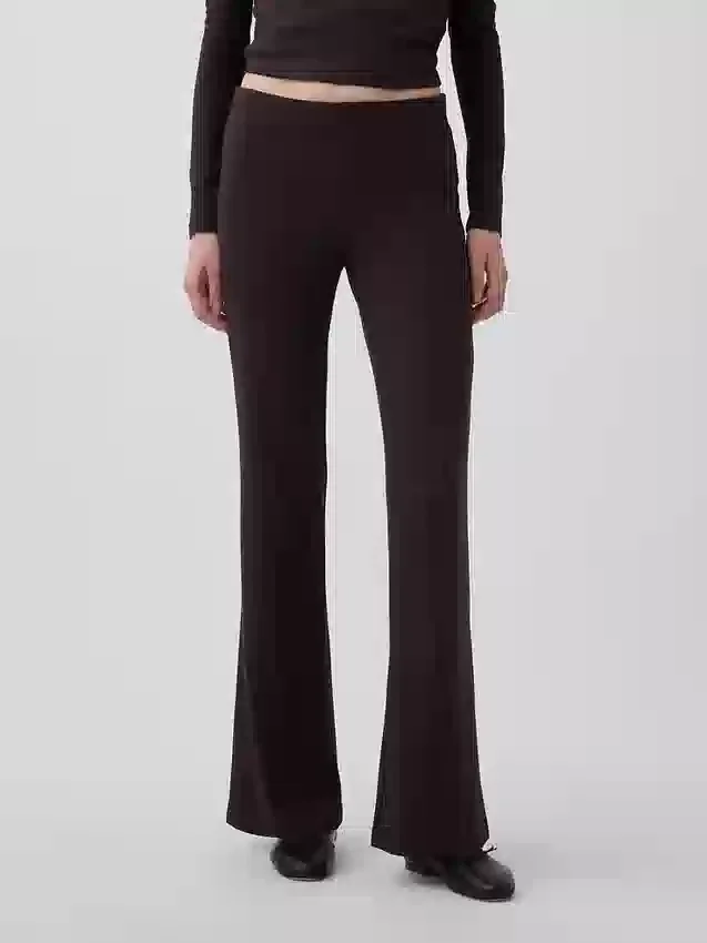 Pantaloni svasati moderni a costine larghe