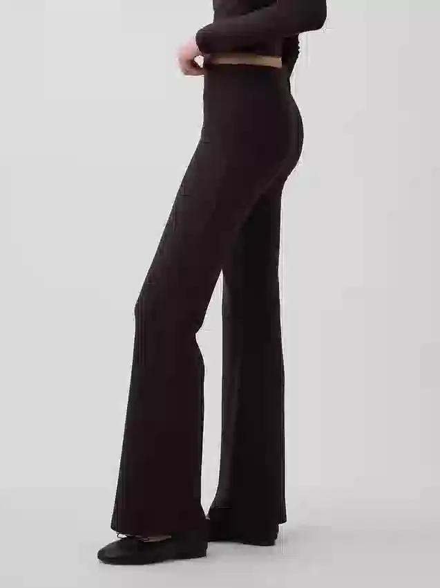 Pantaloni svasati moderni a costine larghe