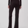 Pantaloni svasati moderni a costine larghe