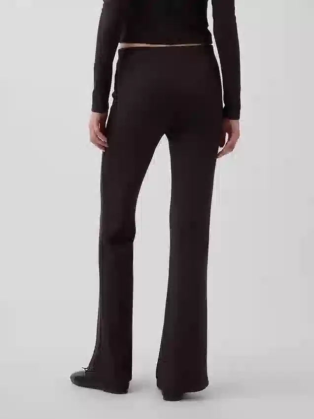 Pantaloni svasati moderni a costine larghe