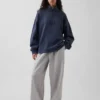 Pullover oversize pesante con logo e chiusura a un quarto di zip