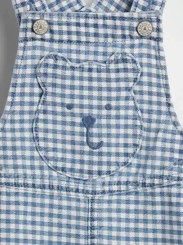 Salopette corta da neonato in denim a quadretti con tasca a forma di orsetto