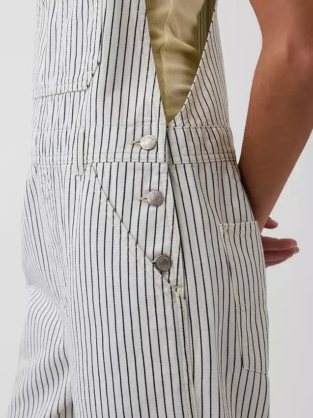 Salopette in denim a righe dal taglio morbido