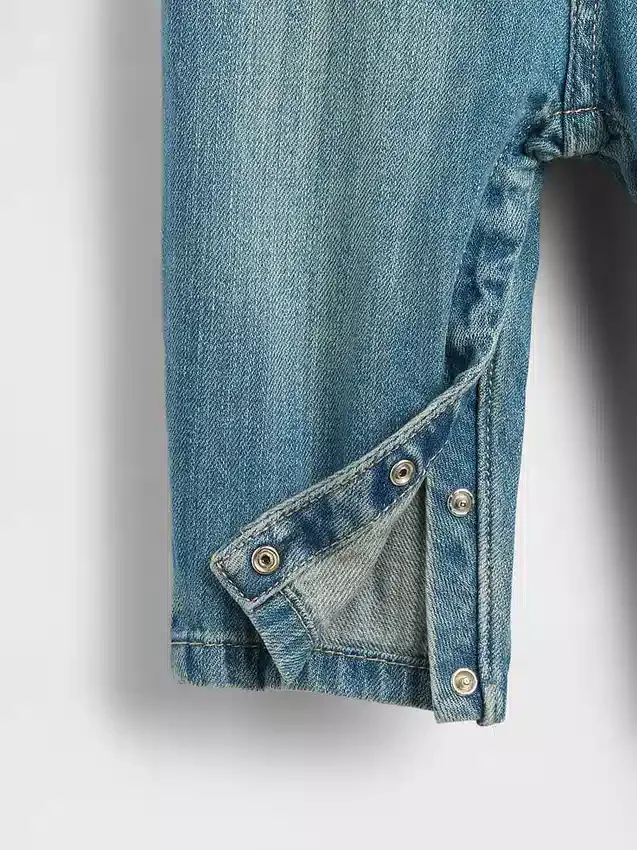 Salopette in denim per neonati