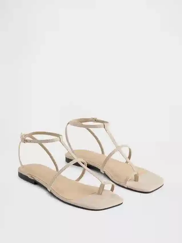 Sandali con cinturino a T in pelle scamosciata vegana