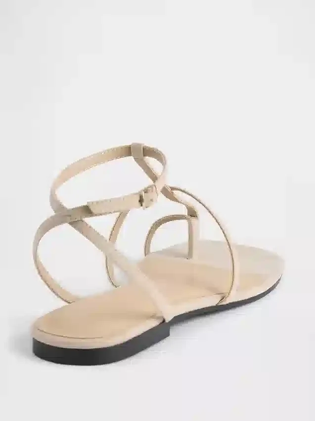 Sandali con cinturino a T in pelle scamosciata vegana