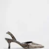 Scarpe con tacco basso e cinturino posteriore