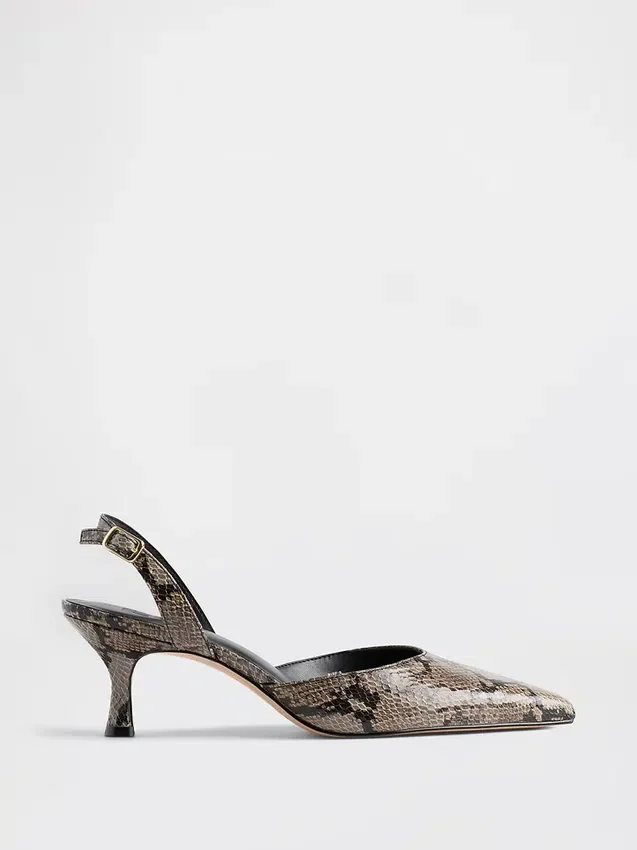 Scarpe con tacco basso e cinturino posteriore