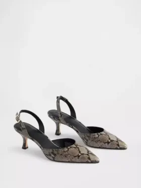 Scarpe con tacco basso e cinturino posteriore