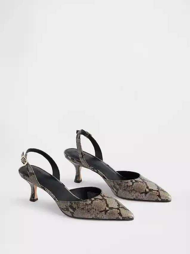 Scarpe con tacco basso e cinturino posteriore