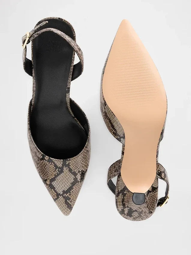 Scarpe con tacco basso e cinturino posteriore