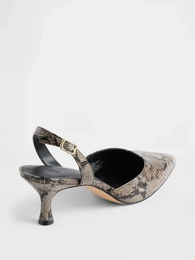 Scarpe con tacco basso e cinturino posteriore