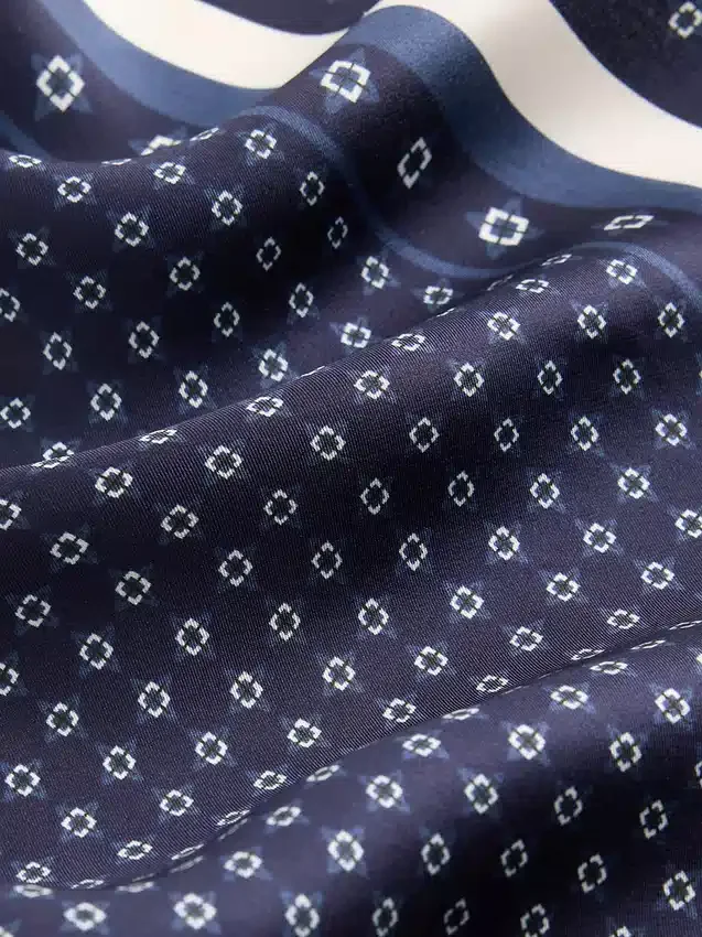 Sciarpa bandana triangolare oversize in 100% seta