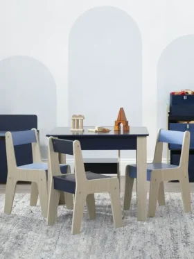 Set da tavolo e sedie per bambini