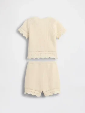 Set di abbigliamento per neonati all’uncinetto