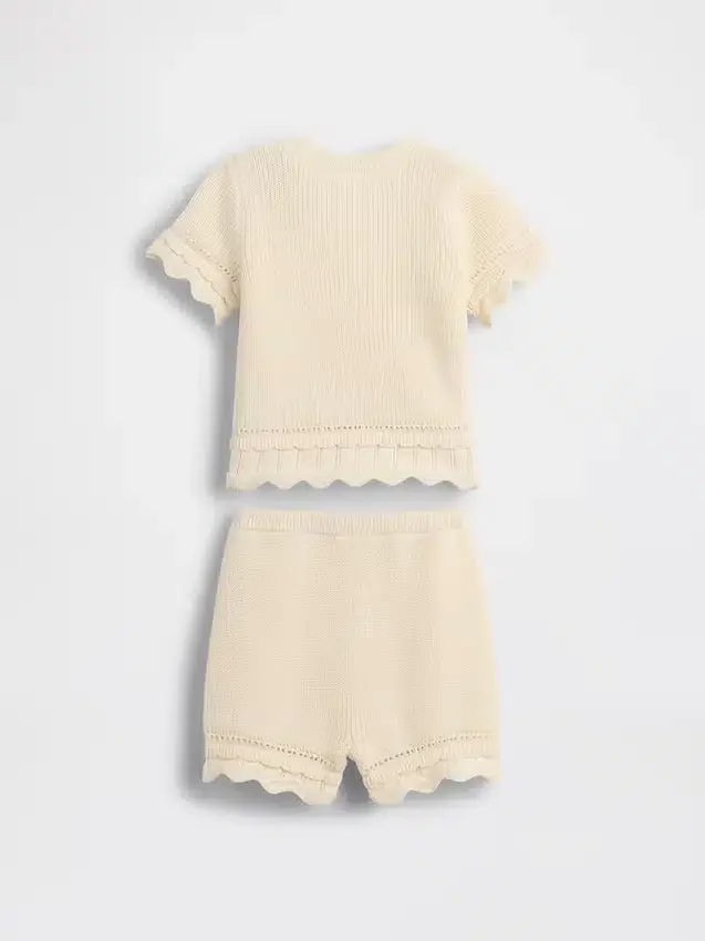 Set di abbigliamento per neonati all’uncinetto