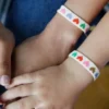 Set di braccialetti Hart "Mini and Me" con cuori arcobaleno