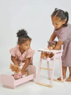 Set di mobili per bambole per bambini piccoli