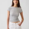 T-shirt a costine moderno