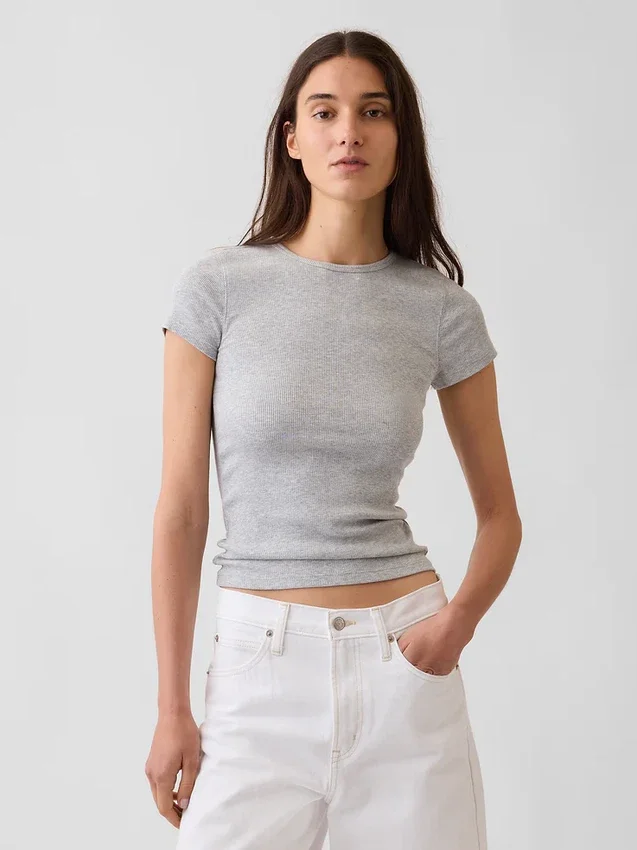 T-shirt a costine moderno