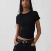 T-shirt a costine moderno