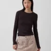 T-shirt a costine moderno
