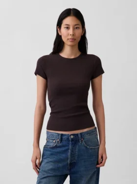 T-shirt a costine moderno