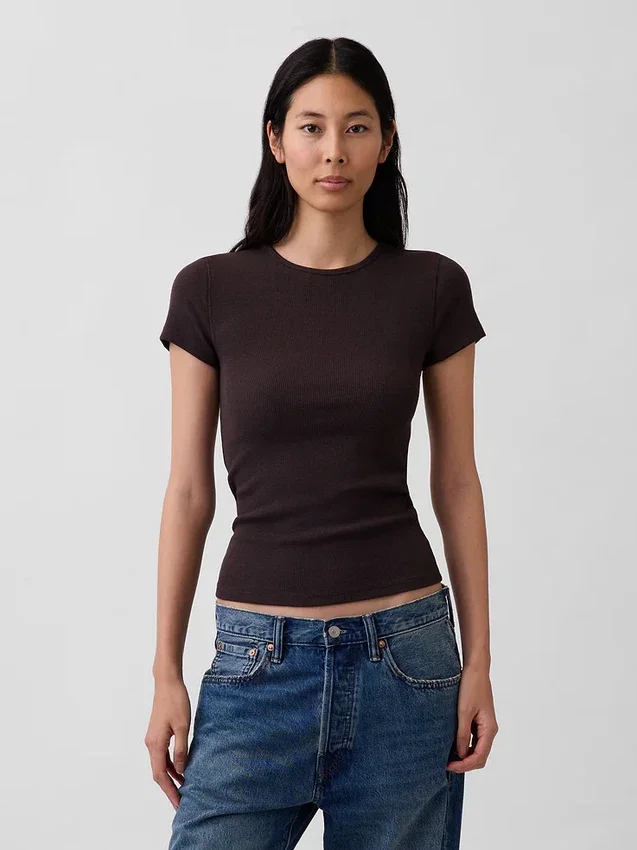 T-shirt a costine moderno