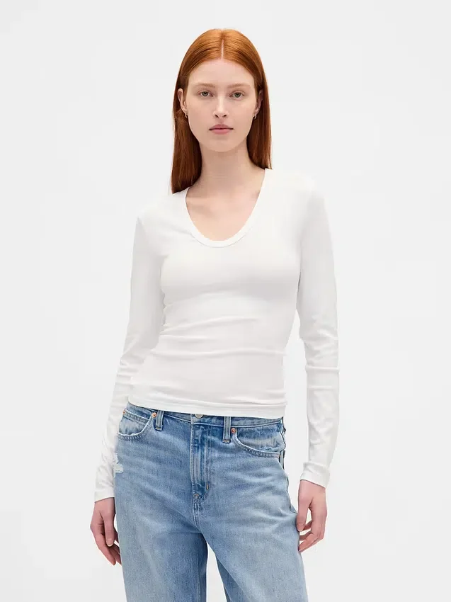 T-shirt a costine moderno