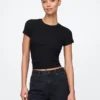 T-shirt a costine moderno
