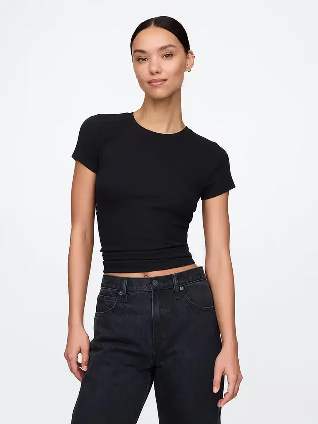 T-shirt a costine moderno