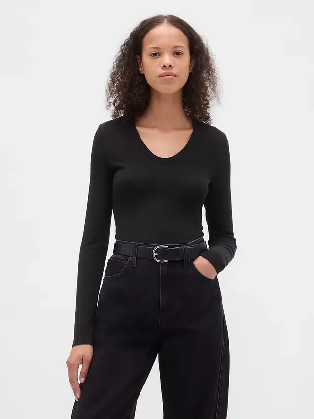 T-shirt a costine moderno