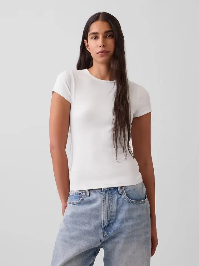 T-shirt a costine moderno