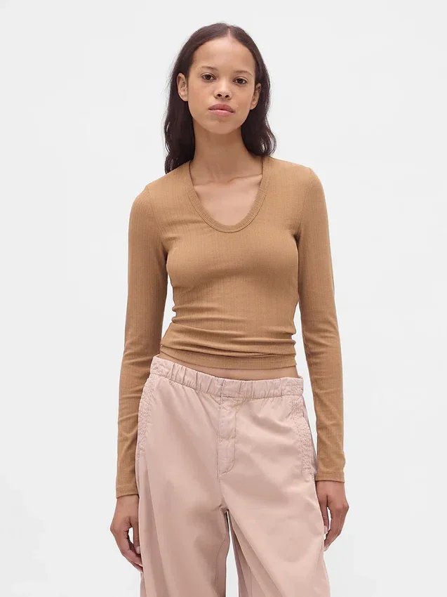 T-shirt a costine moderno