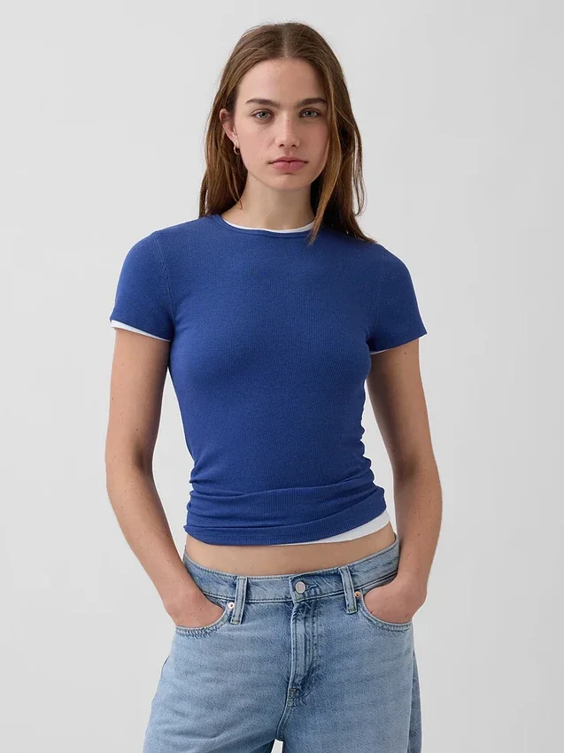 T-shirt a costine moderno