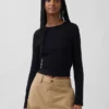 T-shirt a costine moderno