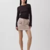 T-shirt a costine moderno