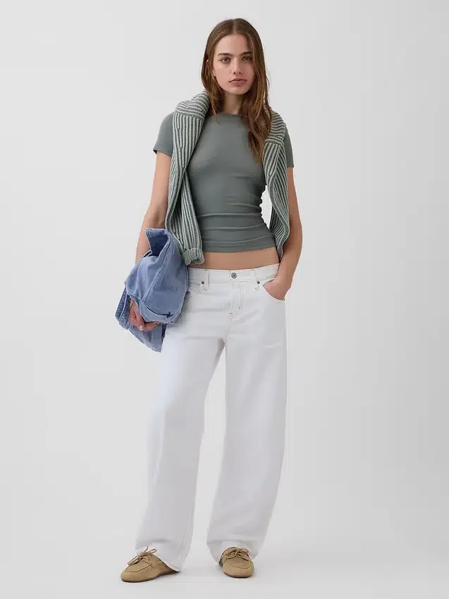 T-shirt a costine moderno