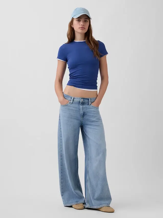T-shirt a costine moderno