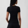 T-shirt a costine moderno
