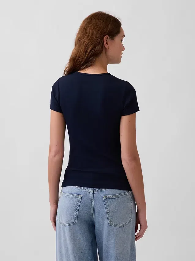 T-shirt a costine moderno