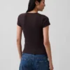 T-shirt a costine moderno